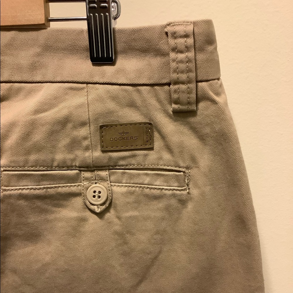 Men’s Dockers khaki pants